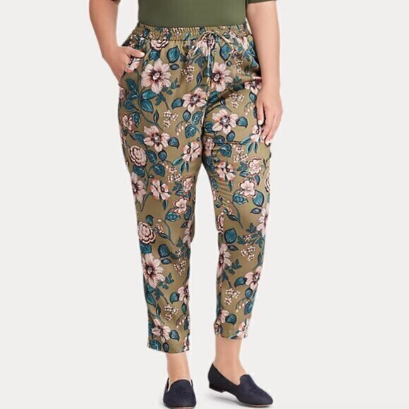 Lauren Ralph Lauren Pants - NWT Lauren Ralph Lauren floral pull on pants in Farm Olive